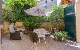 Pleasant Central Apartment With Garden