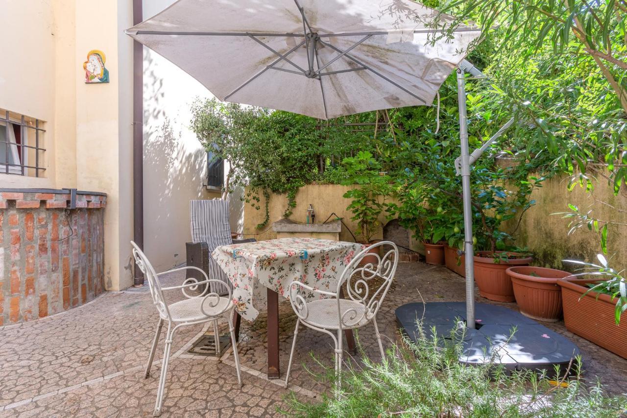 Pleasant Central Apartment With Garden Bologna Esterno foto