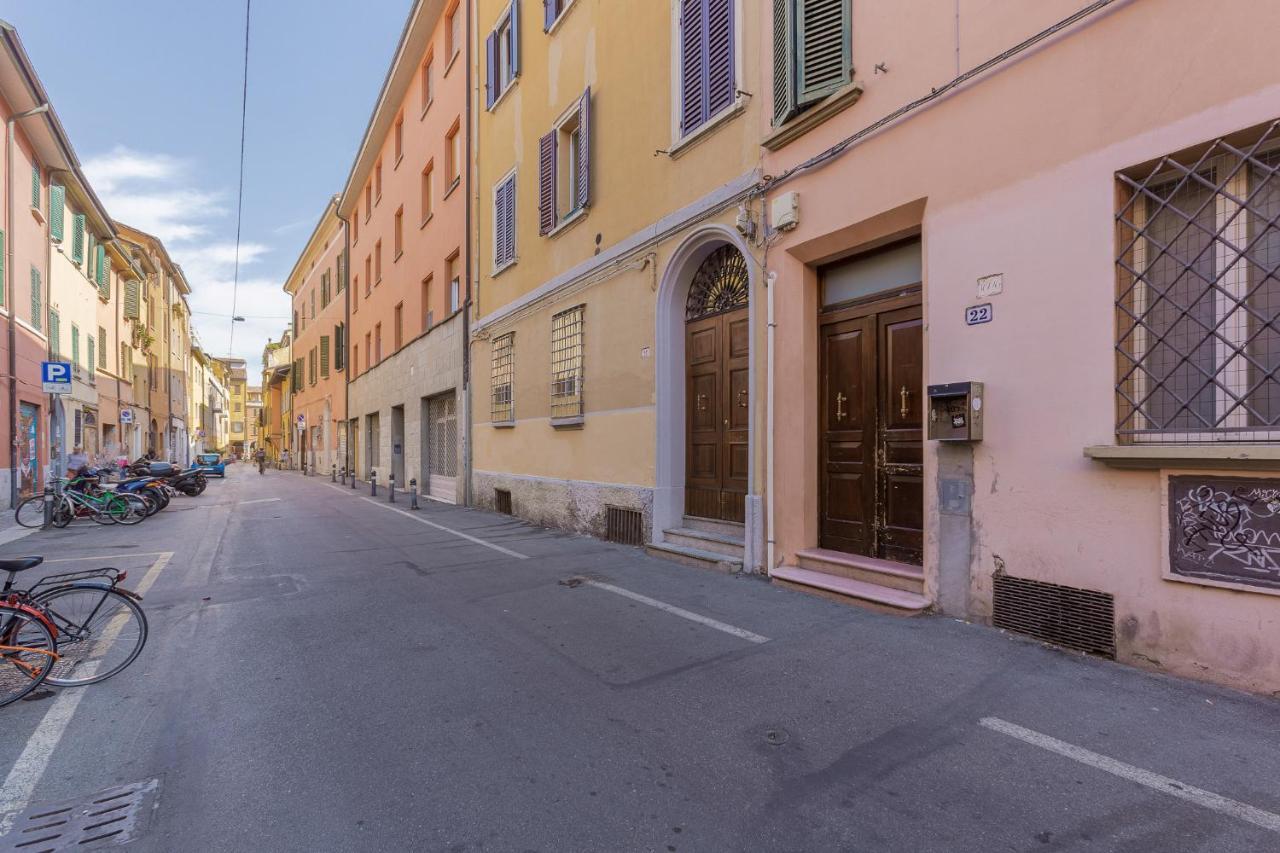 Pleasant Central Apartment With Garden Bologna Esterno foto